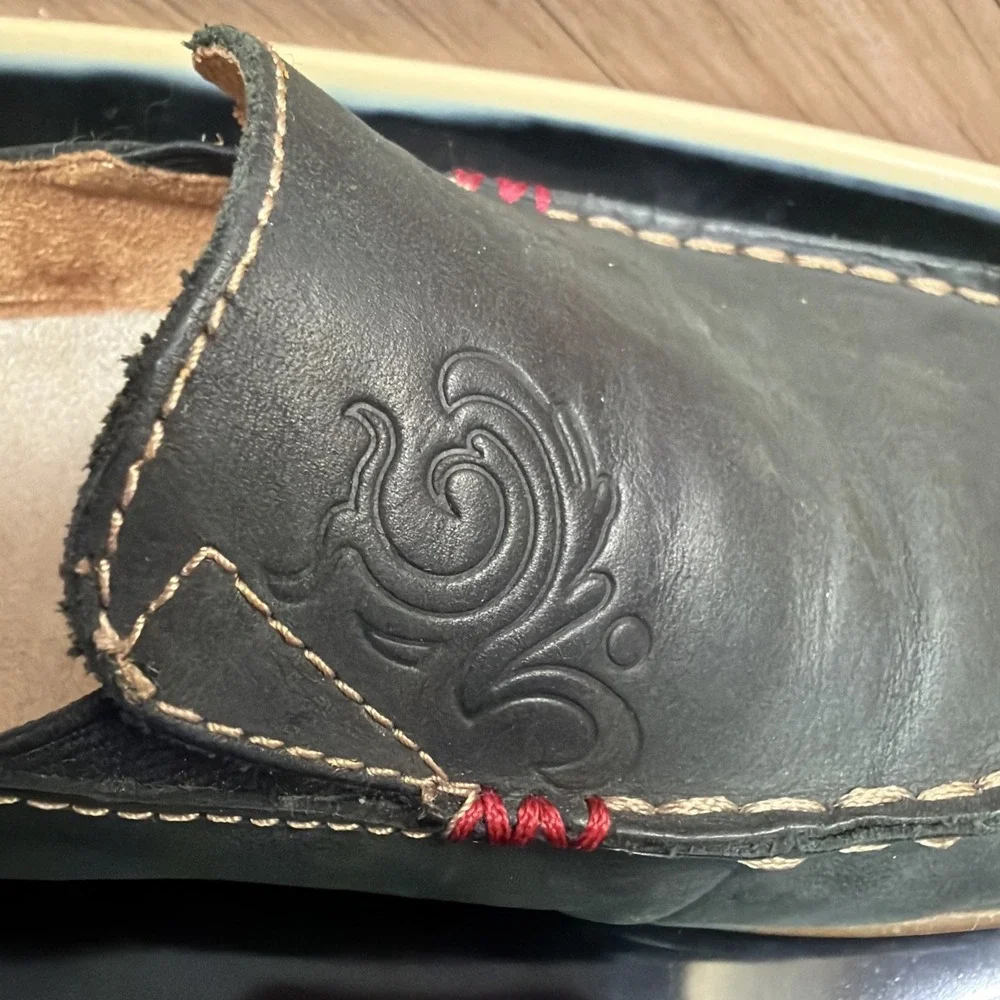 OluKai Shoes Womens Size 6.5 Black Leather Moccasin Flats Slip On Comfort Casual